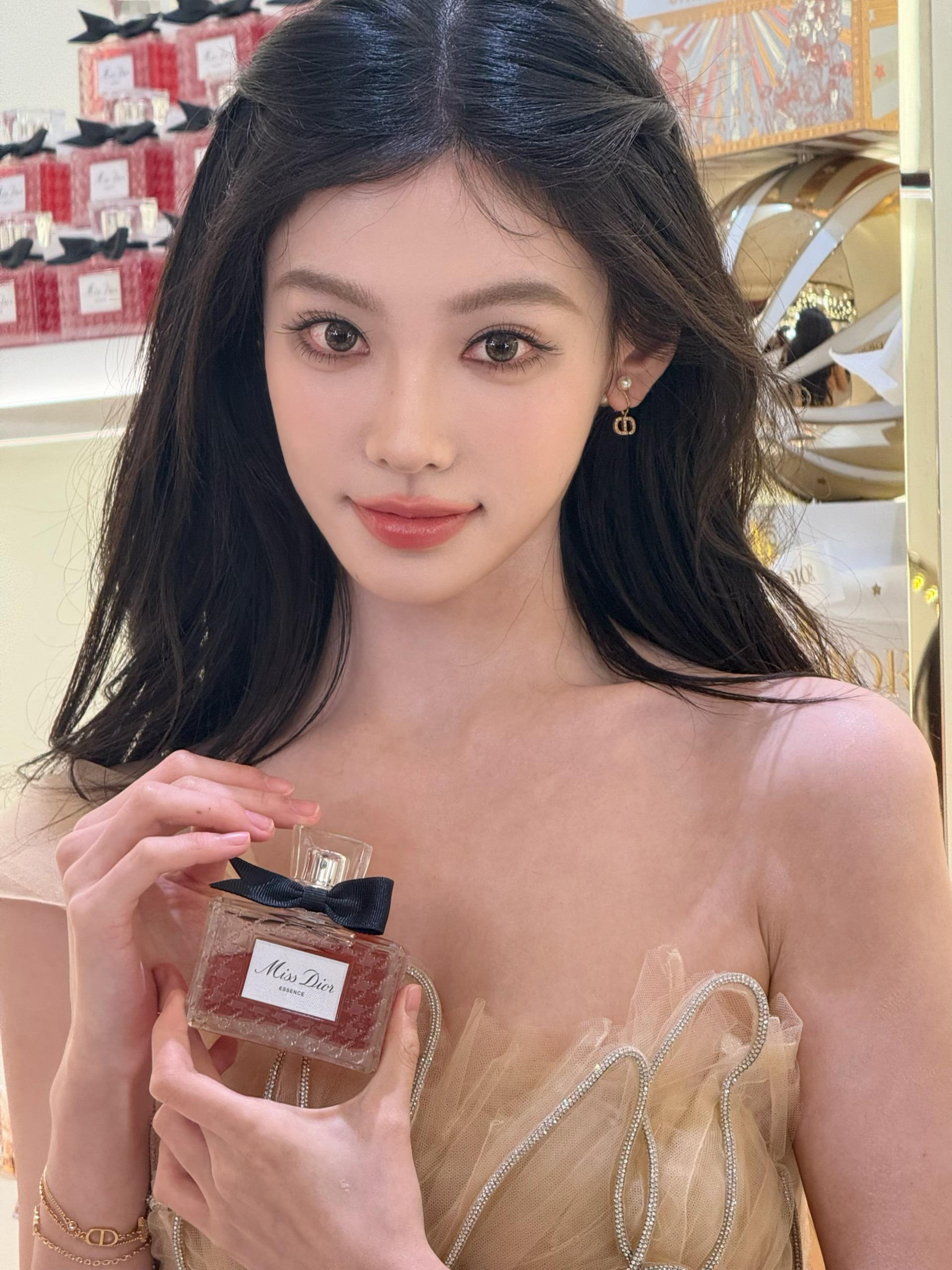 在迪奥梦幻嘉年华提前感受圣诞氛围啦🎄见到了于适老师～本人超帅！王新迪