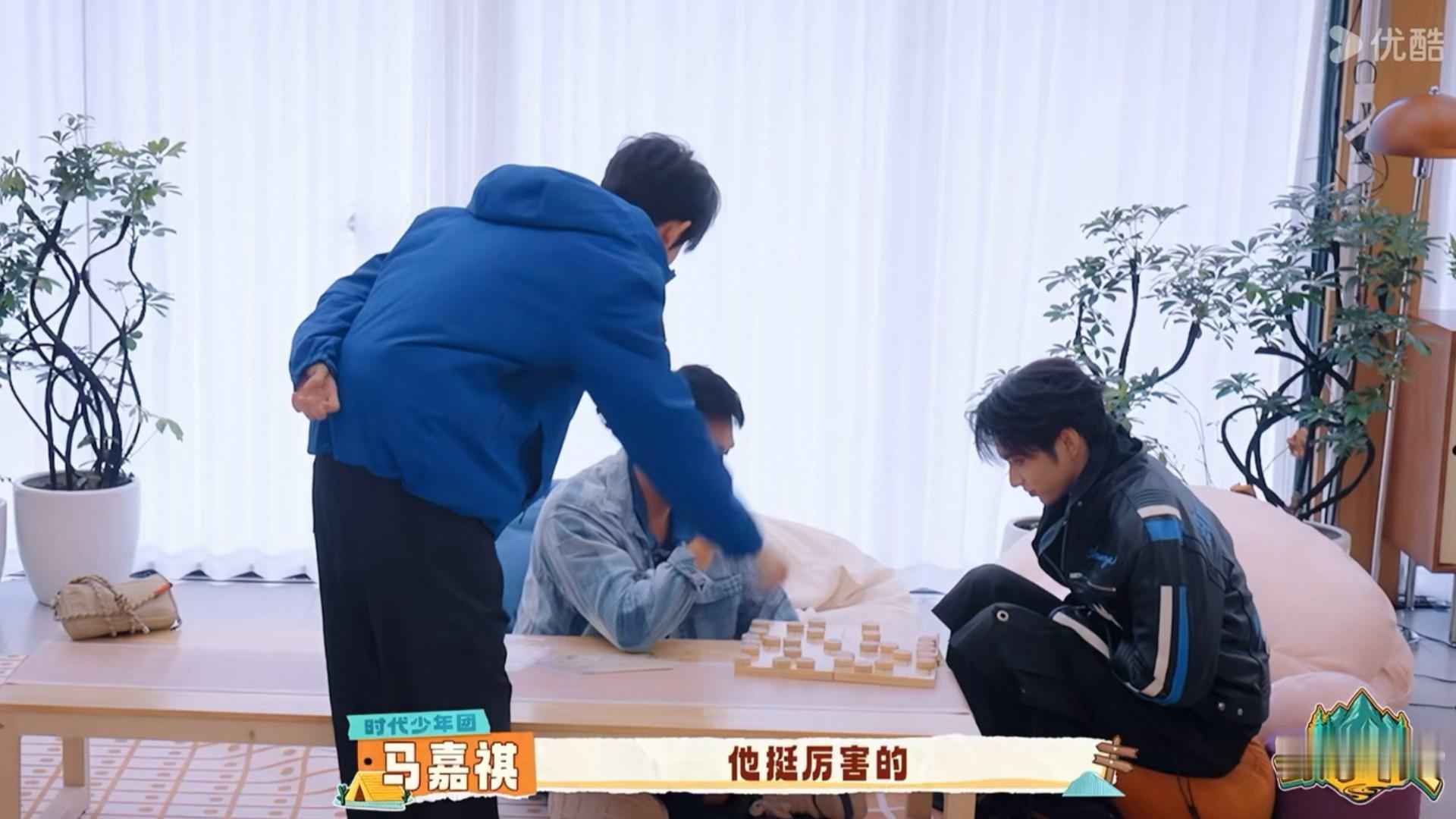 下象棋真的很厉害的耀文宝宝象棋下得好是真的很聪明的 刘耀文