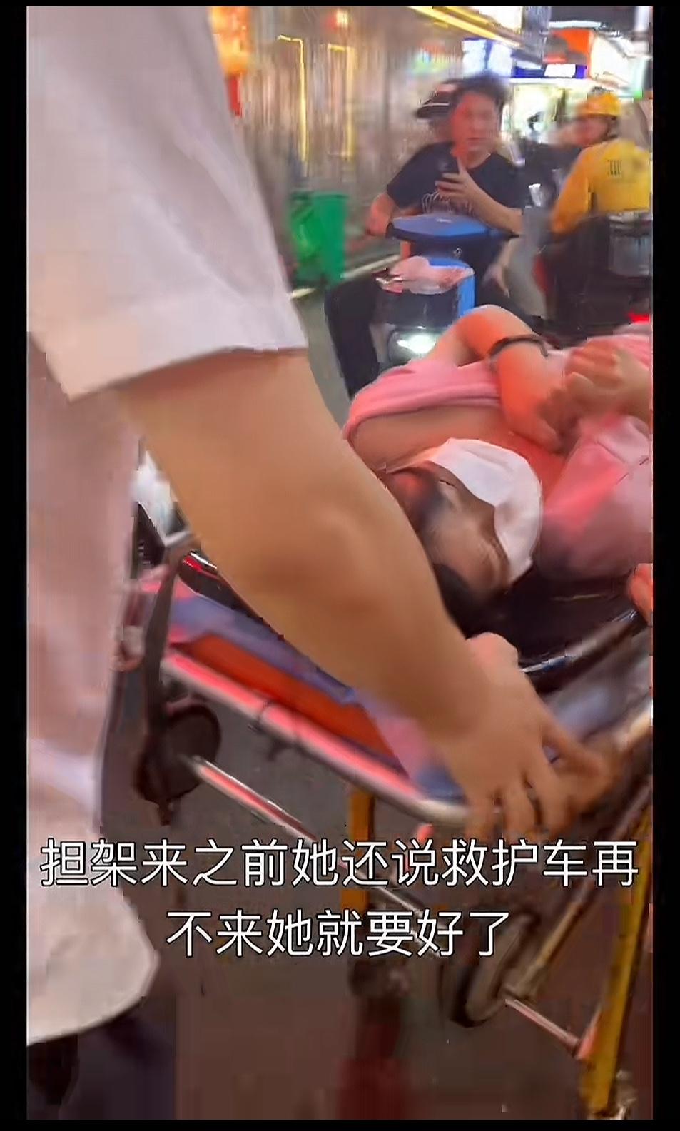 广东美女和闺蜜去南昌游玩，被江西菜辣到抬上了救护车。

事情是这样的，国庆假期她