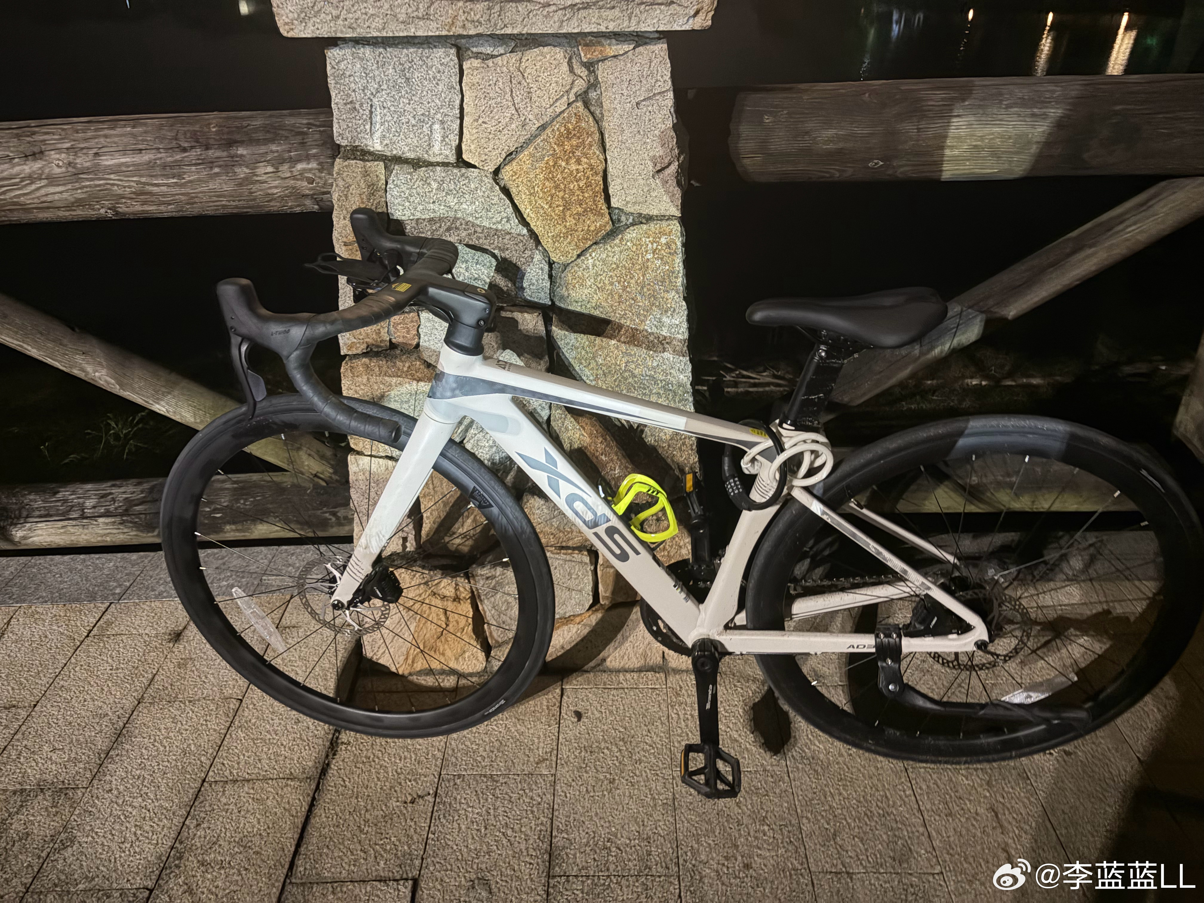完了！又胖了……113斤了……[泪][泪]一个人夜骑打卡……咋办啊？[泪][泪]