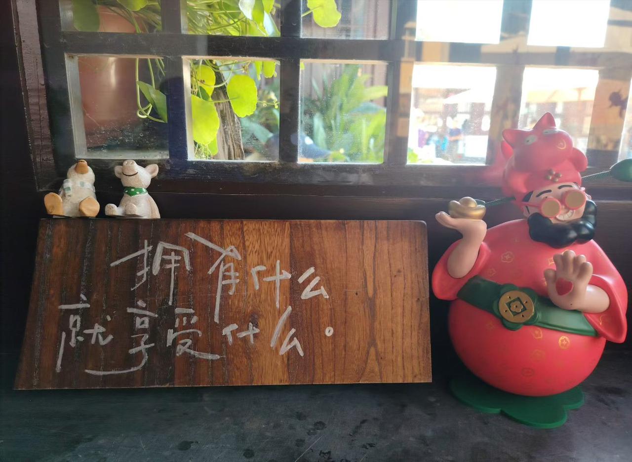 总有些微小的快乐，让我爱上这日复一日的生活。
上周，我为一双儿女各自买了一件棉衣