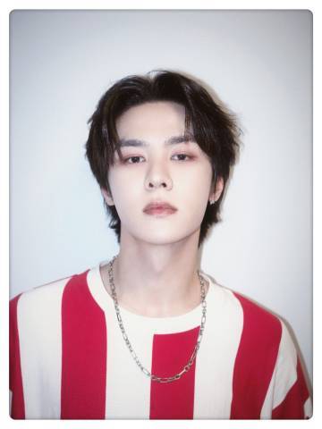 袁娅维威神V给内娱舞台上强度了 这才是内娱急需的“强心剂”！的转音丝滑入耳，的唱