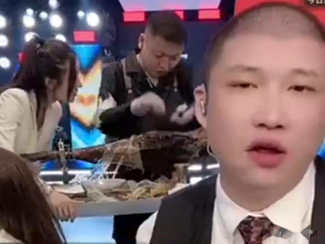 太原老葛回应二驴是小人制造舆论。

前几天二驴直播间称：太原老葛送的是临期牛奶。
