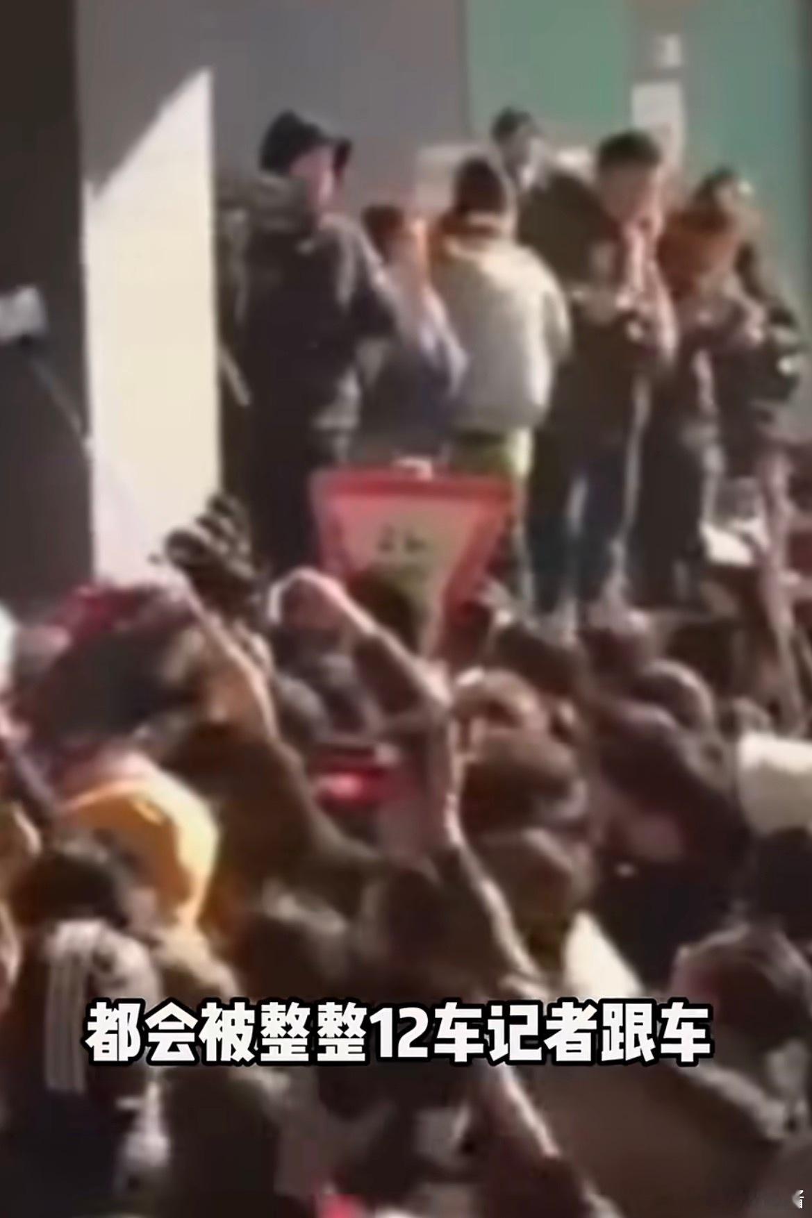 TFBOYS当年全员单吊一所大学好像内娱养成系就是从他们三个开始的吧？也就导致一