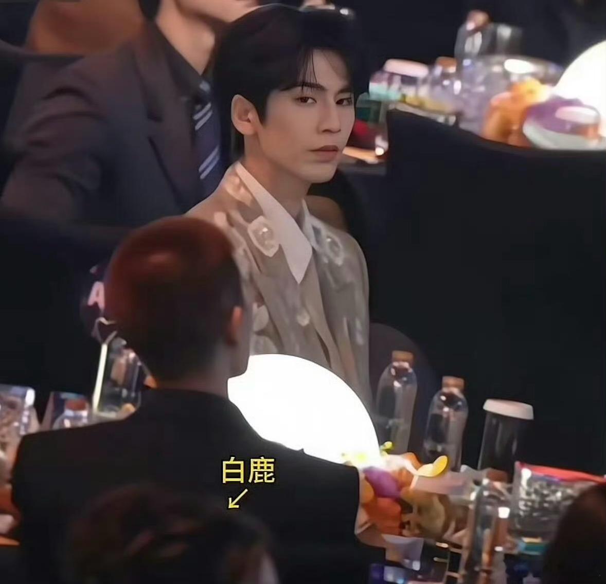 啊啊啊啊啊啊一些回忆涌上心头白鹿张凌赫过期糖也好嗑！祝帅哥美女以后越来越好吧～ 