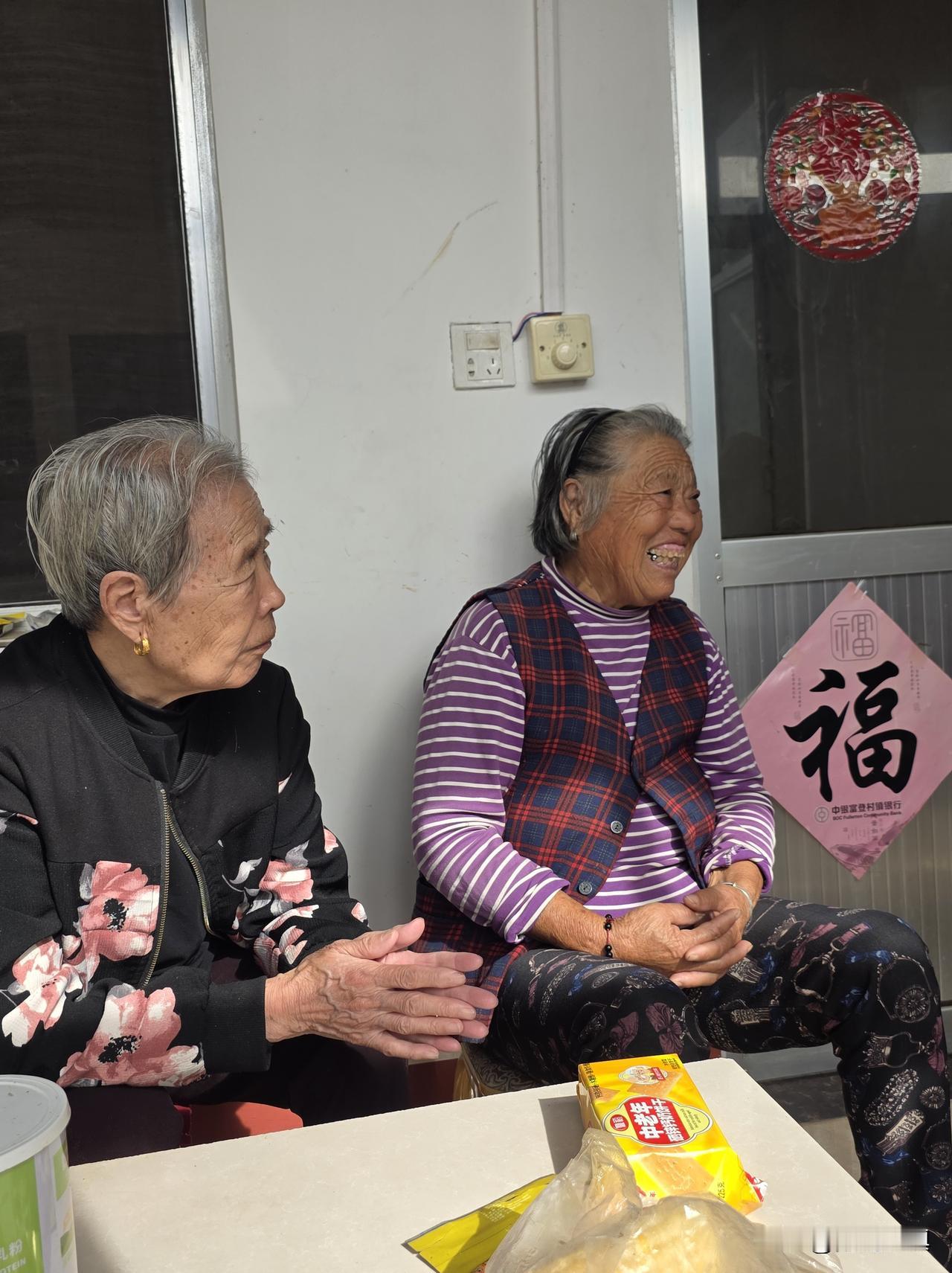 没想到二嫂的心这么小，昨晚也是一夜没睡……

五年前二哥领着建筑队翻盖这个房子时