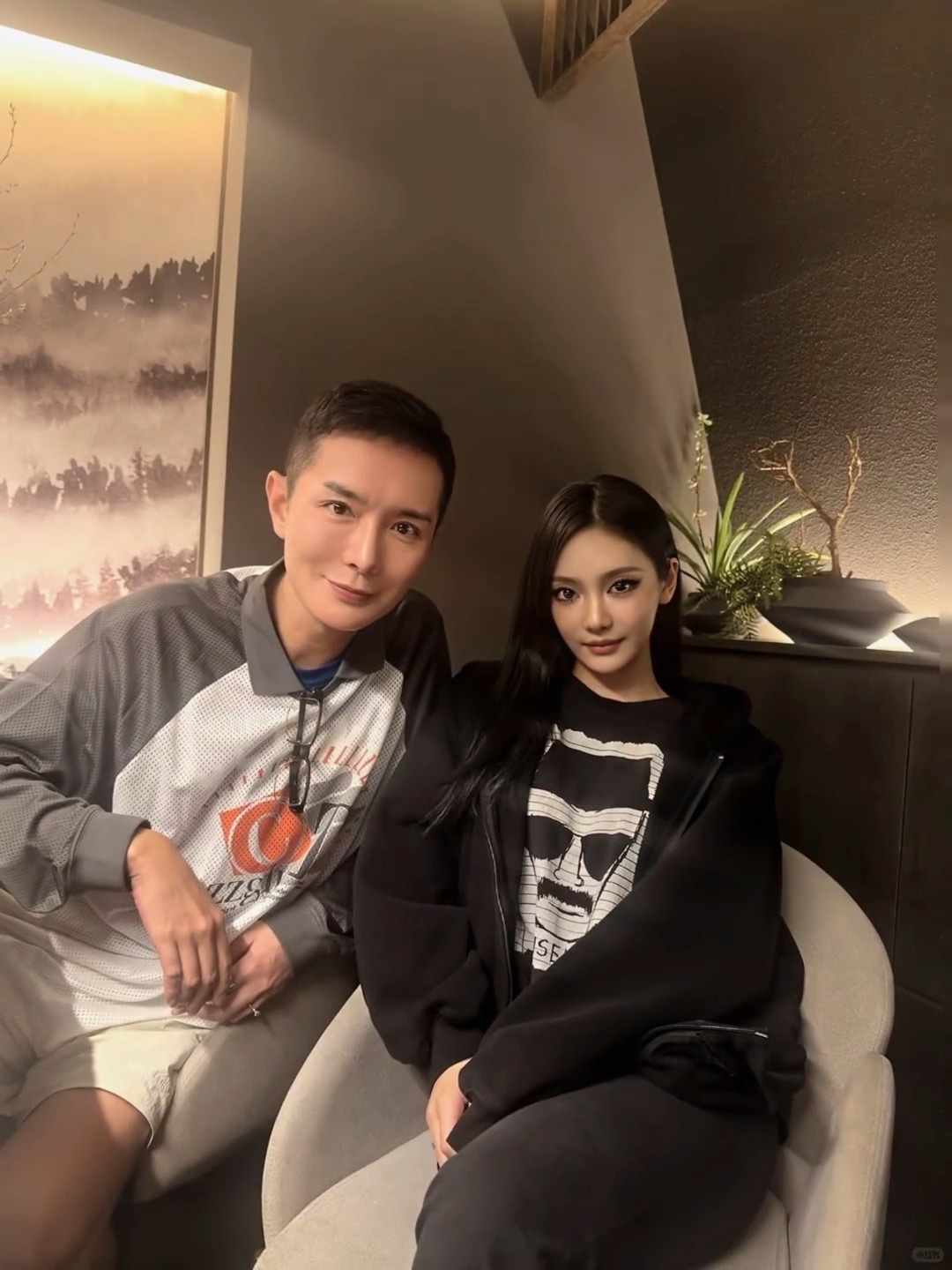 刘冲更新与宁艺卓合照小小的脸大大的五官
