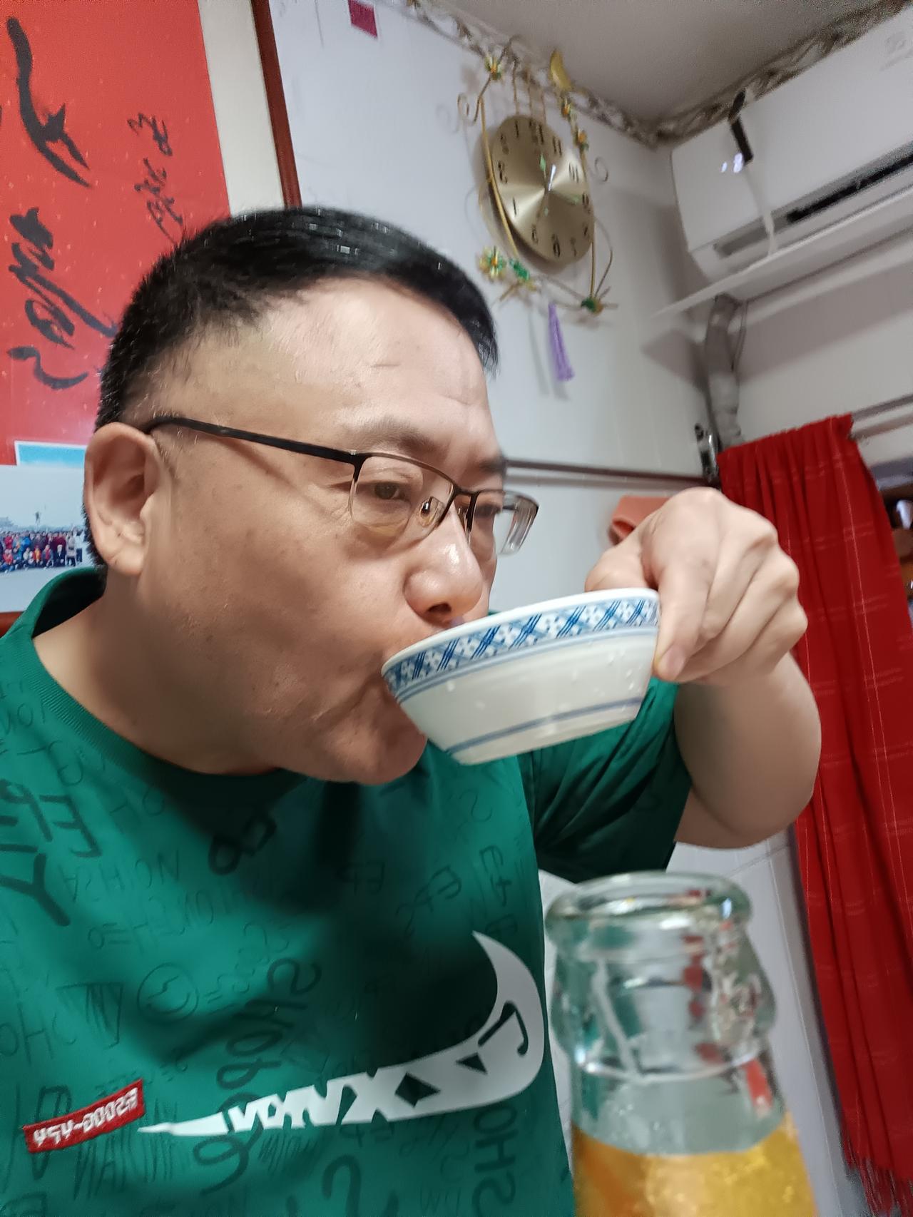 现在基本上每个周末，都要去四姐那聚一下。

我成了一个标准的“三陪”。

陪打麻
