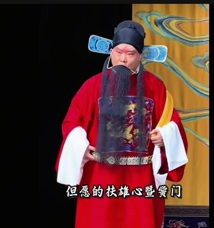哈哈，武汉也是京剧大码头，郭德纲连唱两天京剧，光头主播窦总也是追到武汉为着郭德纲