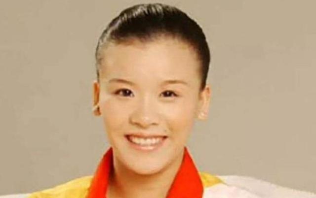 1998年，桑兰瘫痪后拿到了1000万美金的赔偿。就在这个时候，照顾了桑兰9年的