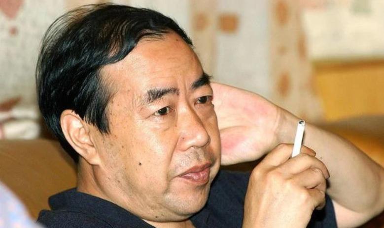 都说您是文学泰斗，可我读完您的书，写的全是不堪入目的词。您除了男欢女爱、男女那点
