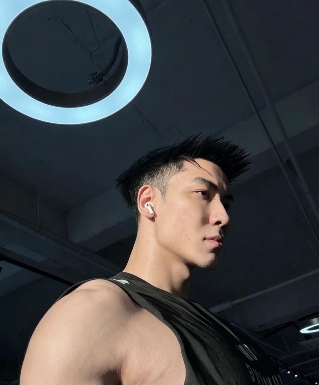 最近怎么越来越懒得拍照了
肌肉 拍照是个技术活