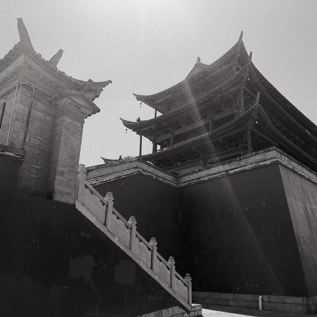 为了一杯咖啡来到建水古城，这一趟真不亏！近年来建水旅游热度渐涨，独特魅力吸引着各