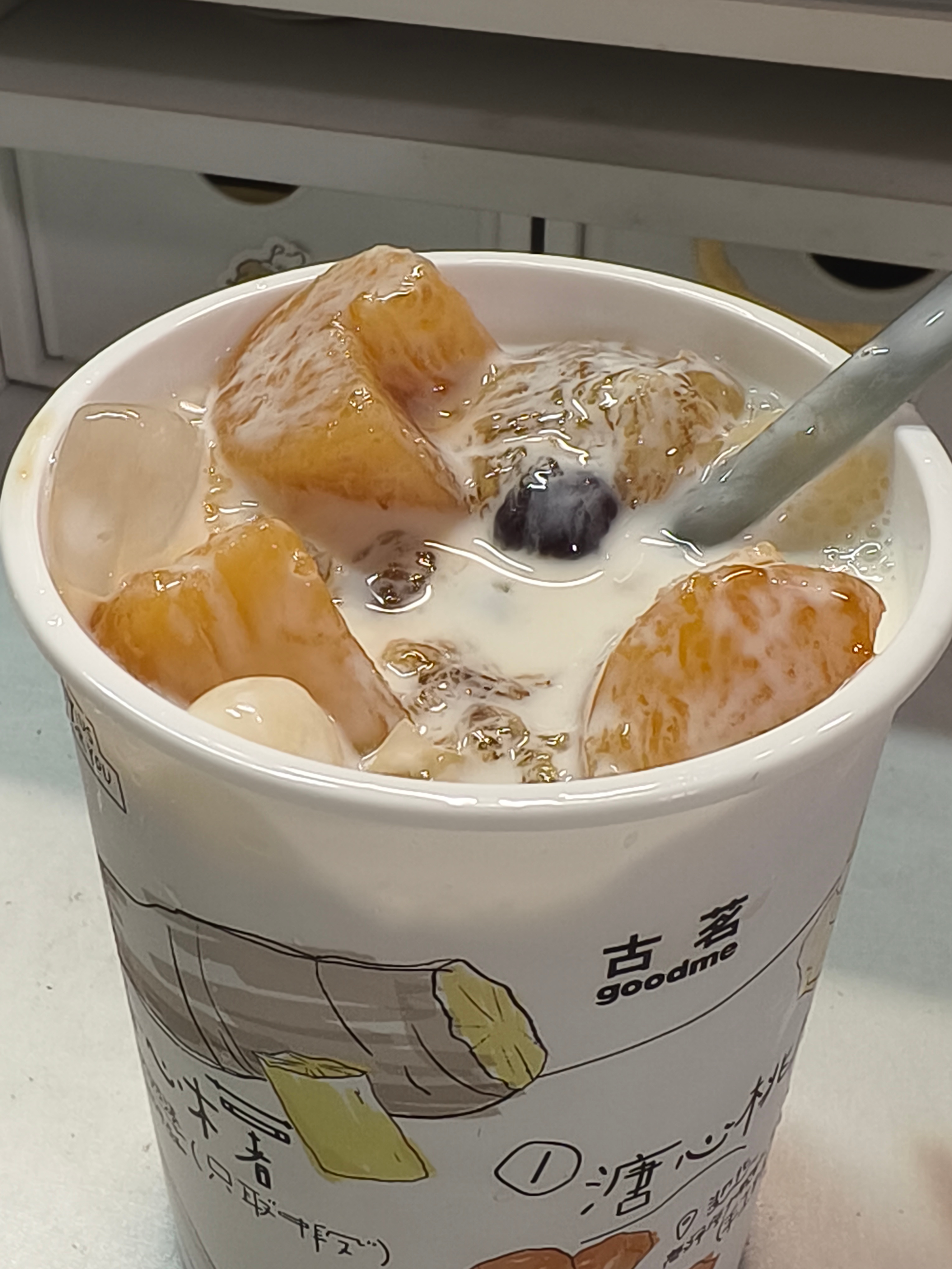 补说了自从卓沅何浩楠联名了古茗当天出周边当天就没有这款桃胶木薯炖奶了天天都只有芋