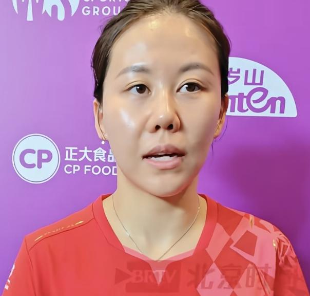 陈幸同3:0击败米特兰姆的采访，记者一句话，触动的同同的软肋，同同哽咽了！
面对