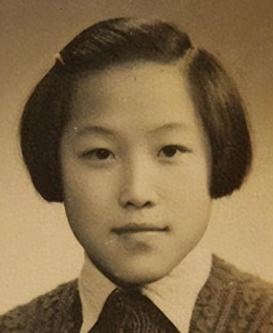 1971年，48岁文盲农民，娶了小他10岁的年轻漂亮女大学生。新婚夜，他刚爬上床