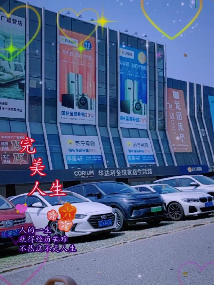 睡在地上。
今天来看看，有没有适合小家伙睡的床，但是最重要的是不占地方，因为家里