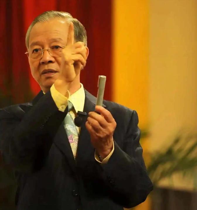 曾仕强临终预言，自称“泄露天机”！他说：“2054年，中国的科技会领先世界！”但