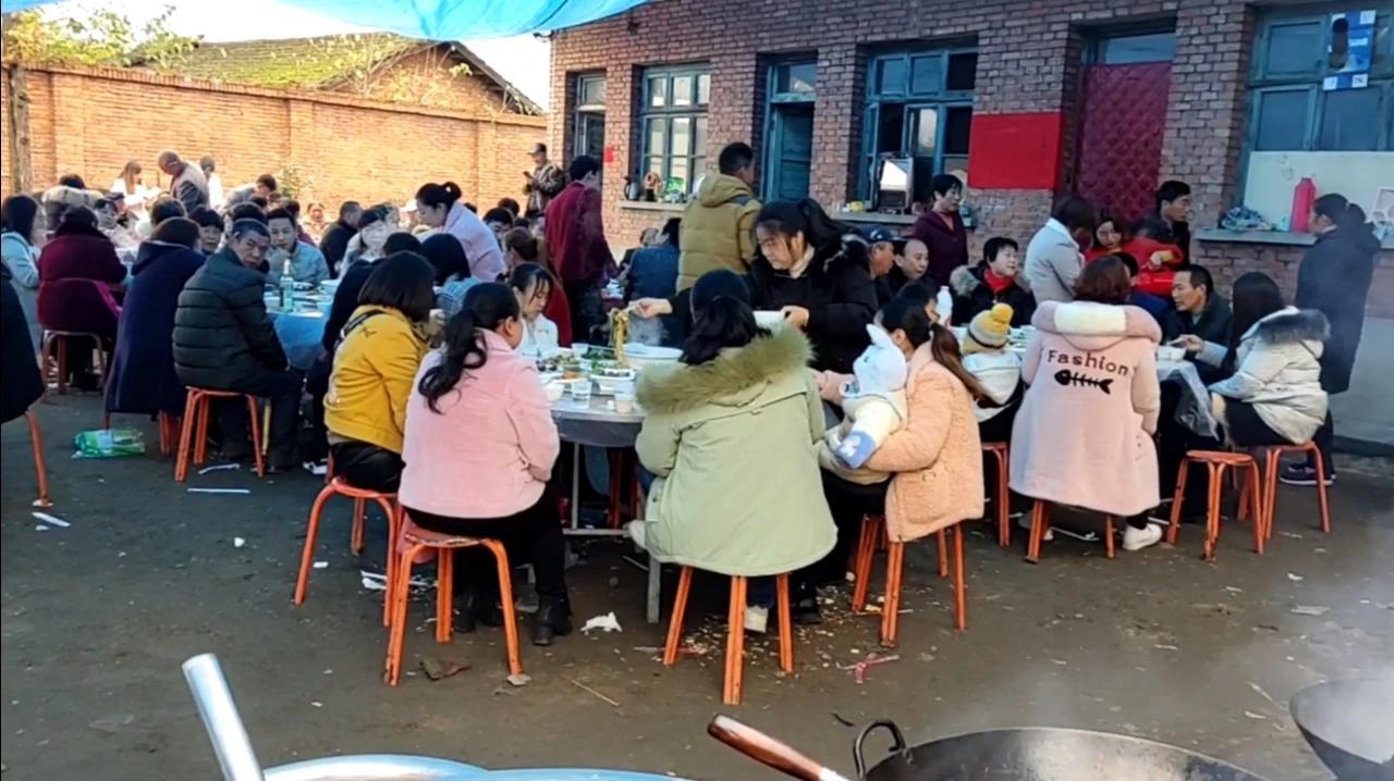【农村人情内卷一瞥】老家乡下有一景：酒席不断。结婚办，丧葬办，嫁女办，满月办，过