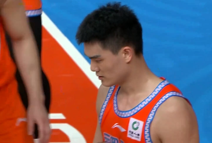 一转台，福建队进了一个3分。。。。。。福建男篮vs广州男篮