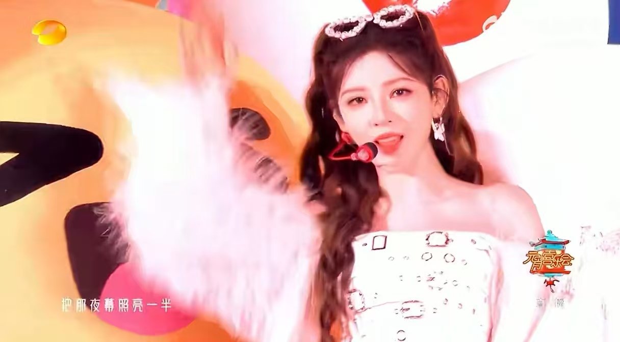 RS女团这段完播率100% RS女团合体这段表演，设计新颖独特，走位行云流水，唱