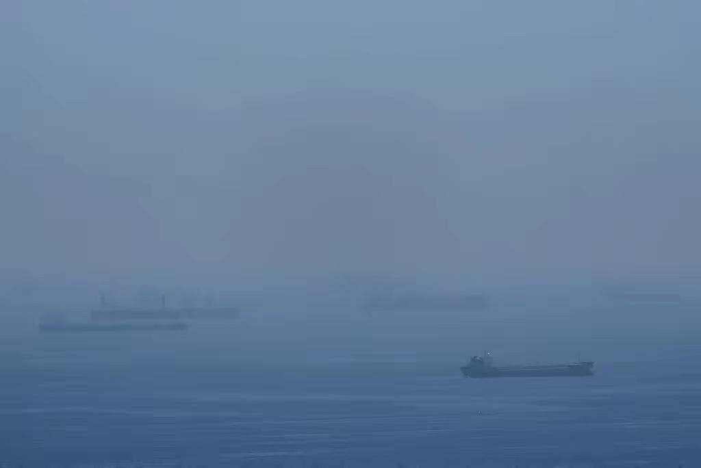 2026年5月4日，霍尔木兹海峡的天刚蒙蒙亮，美国中央司令部在佛罗里达坦帕的麦克