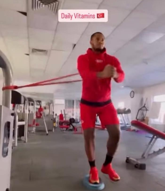 亨特在土耳其球队训练的图片在社媒上曝光了，看亨特的身体已经不是那么臃肿了，在辽宁