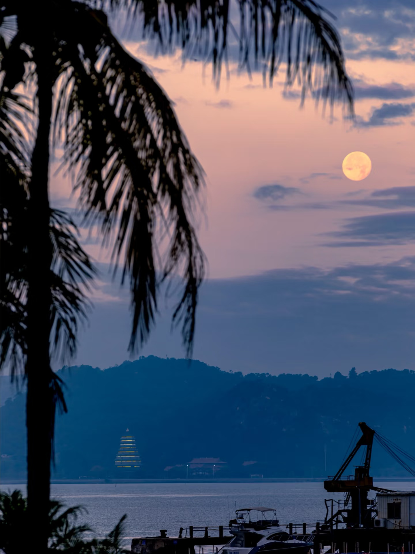 5.14汕头凌晨，遇见月亮要下山！
