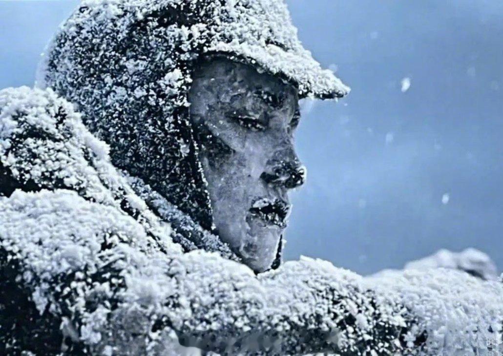 给你平安的不是圣诞老人，而是中国军人！ ​​​#平安夜文案# ​​​