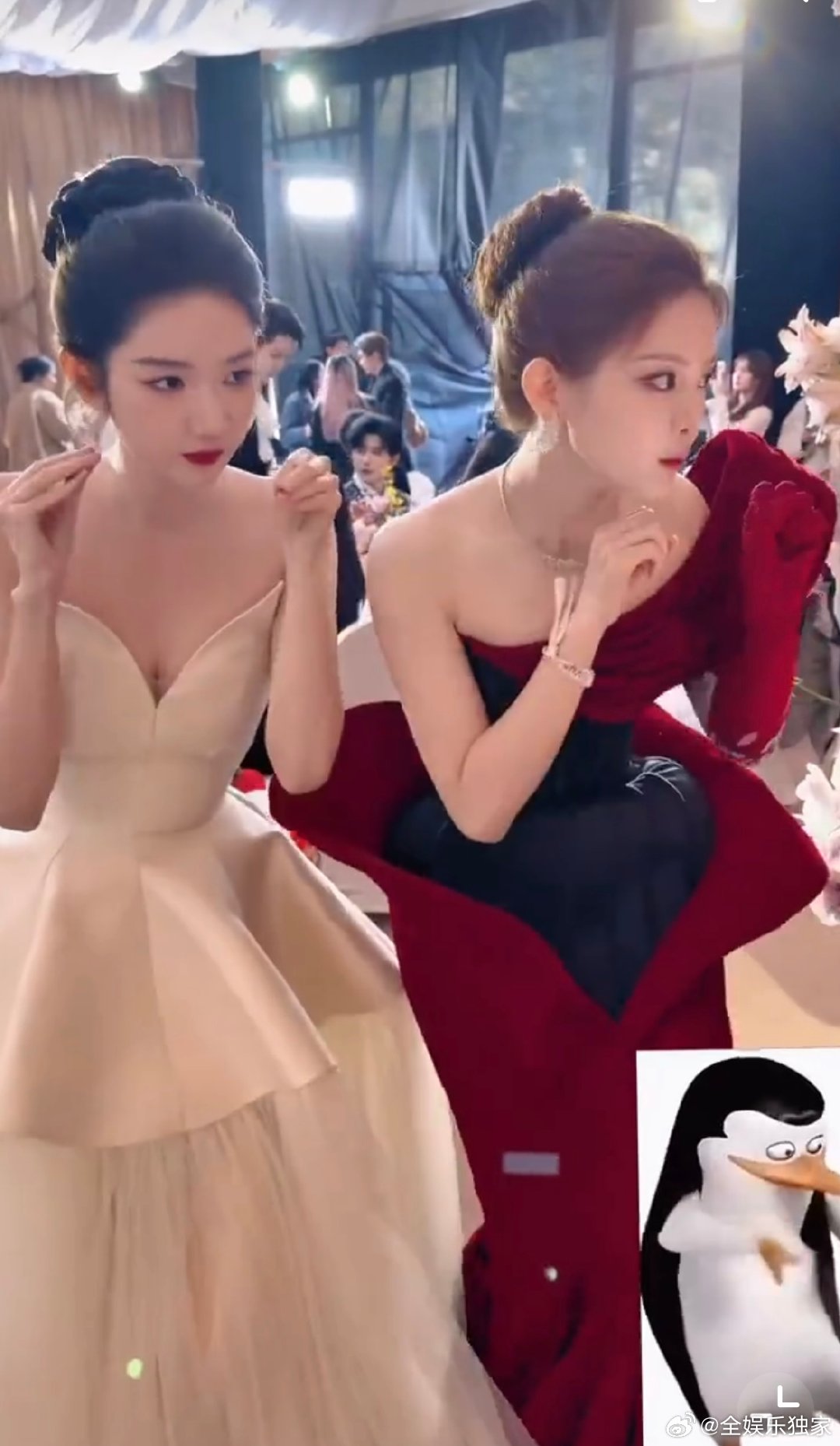 杨超越王玉雯企鹅舞杨超越王玉雯跳企鹅舞被发现了 抽象DNA狠狠动了！躲着跳企鹅舞