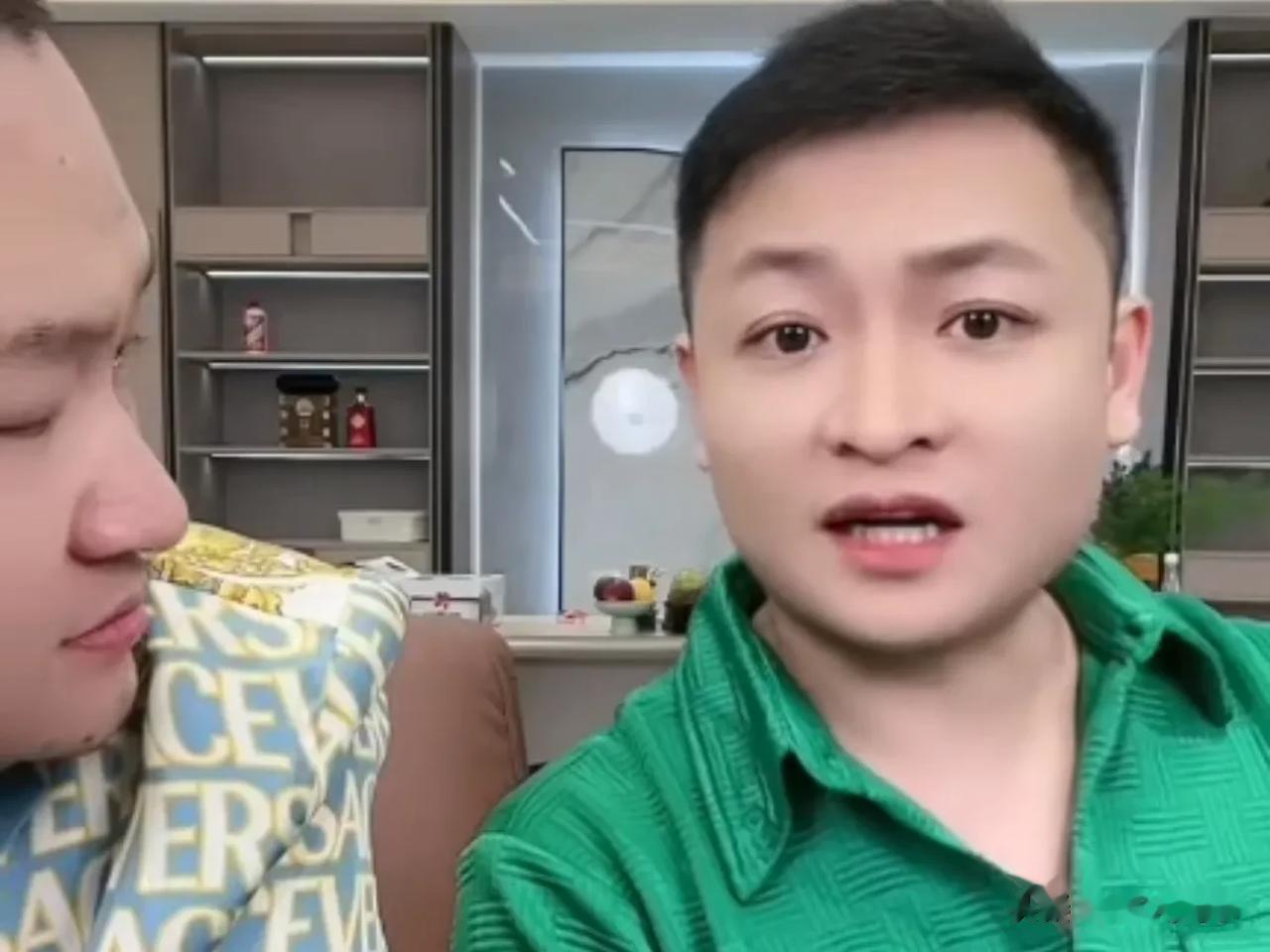 二子爷直言：倘若驴丈今犹在，怎舍辛皇卖蟑药！

二子爷表示：辛巴玩快手最大的败笔