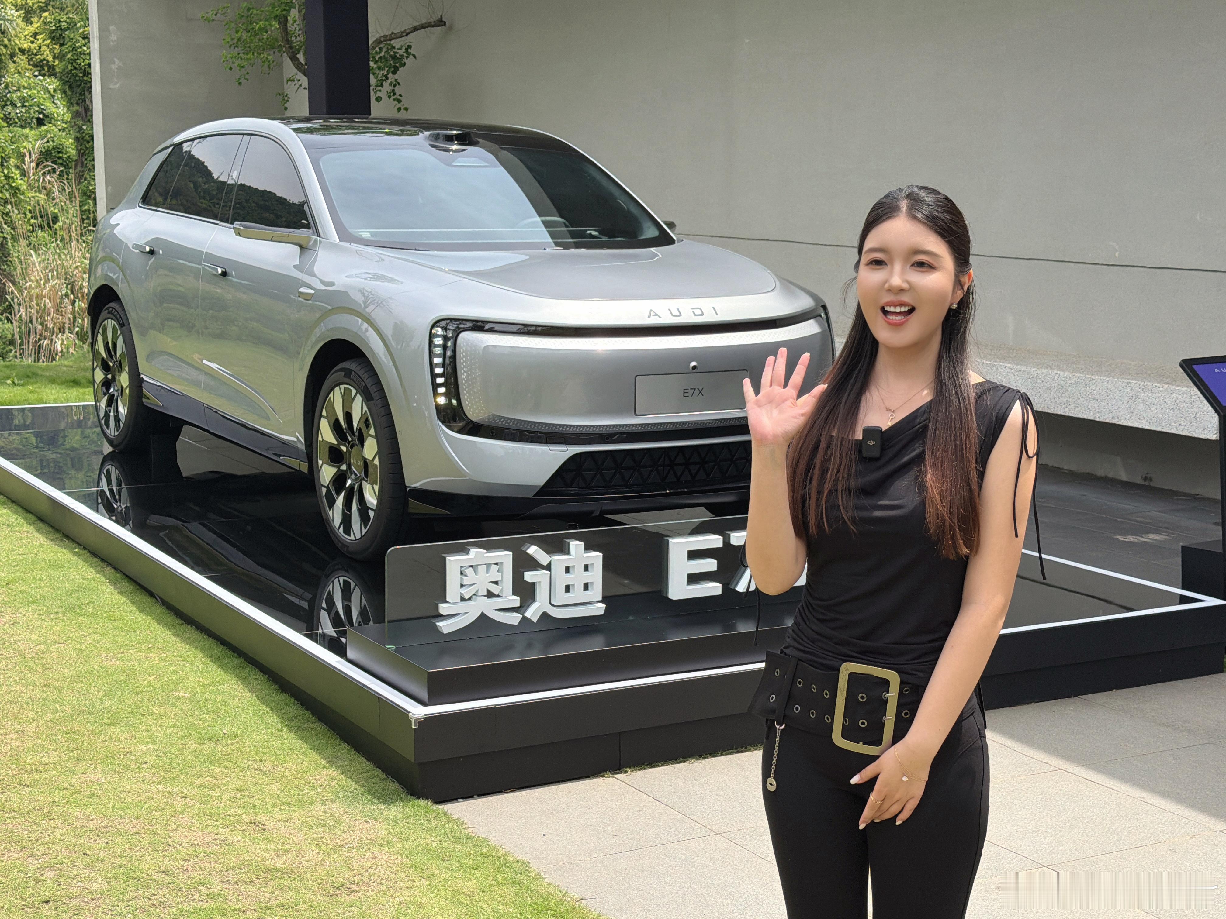 终于拍完下班啦～心情就像这张照片AUDI 这台E7X可说的点实在太多了咱们等保密