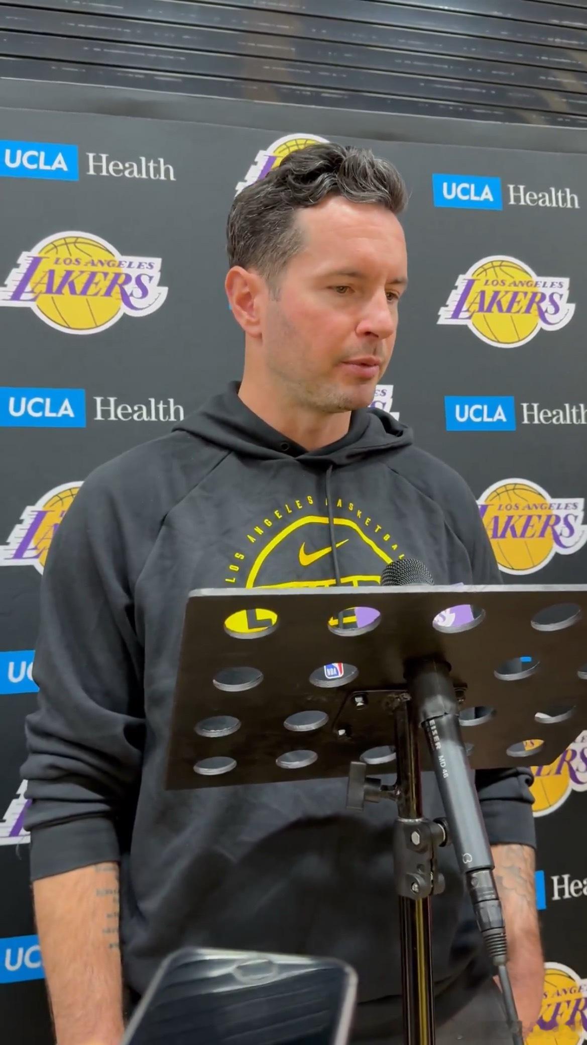 在全明星赛前的14场比赛里，湖人增加了区域联防的使用频率。雷迪克谈到湖人的联防为