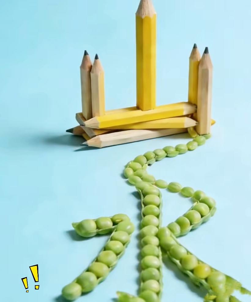 跟身边朋友争论半天，我猜的成语答案没有一个人认同，难道是我思路跑偏了？
画面里铅