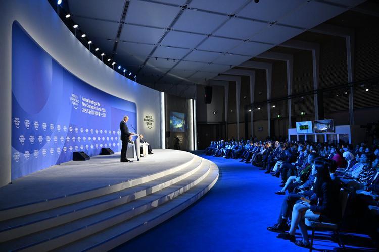 快报！快报！正当达沃斯论坛如火如荼举行之际，达沃斯论坛边会场竟发生了火灾。
据新