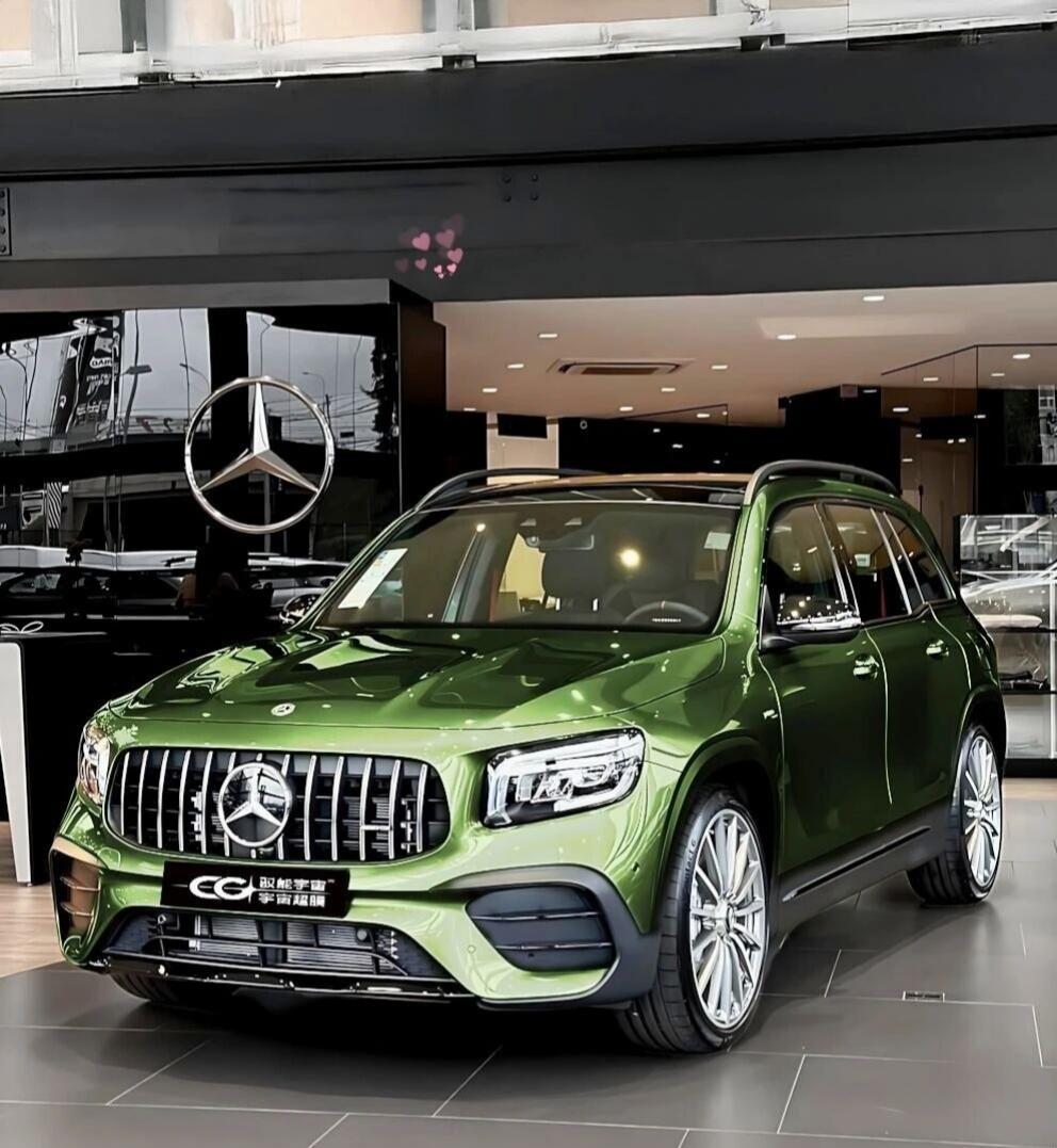 救命！奔驰GLB这六边形战士也太懂拿捏了别看车身小巧，气场直接拉满，妥妥的六边形