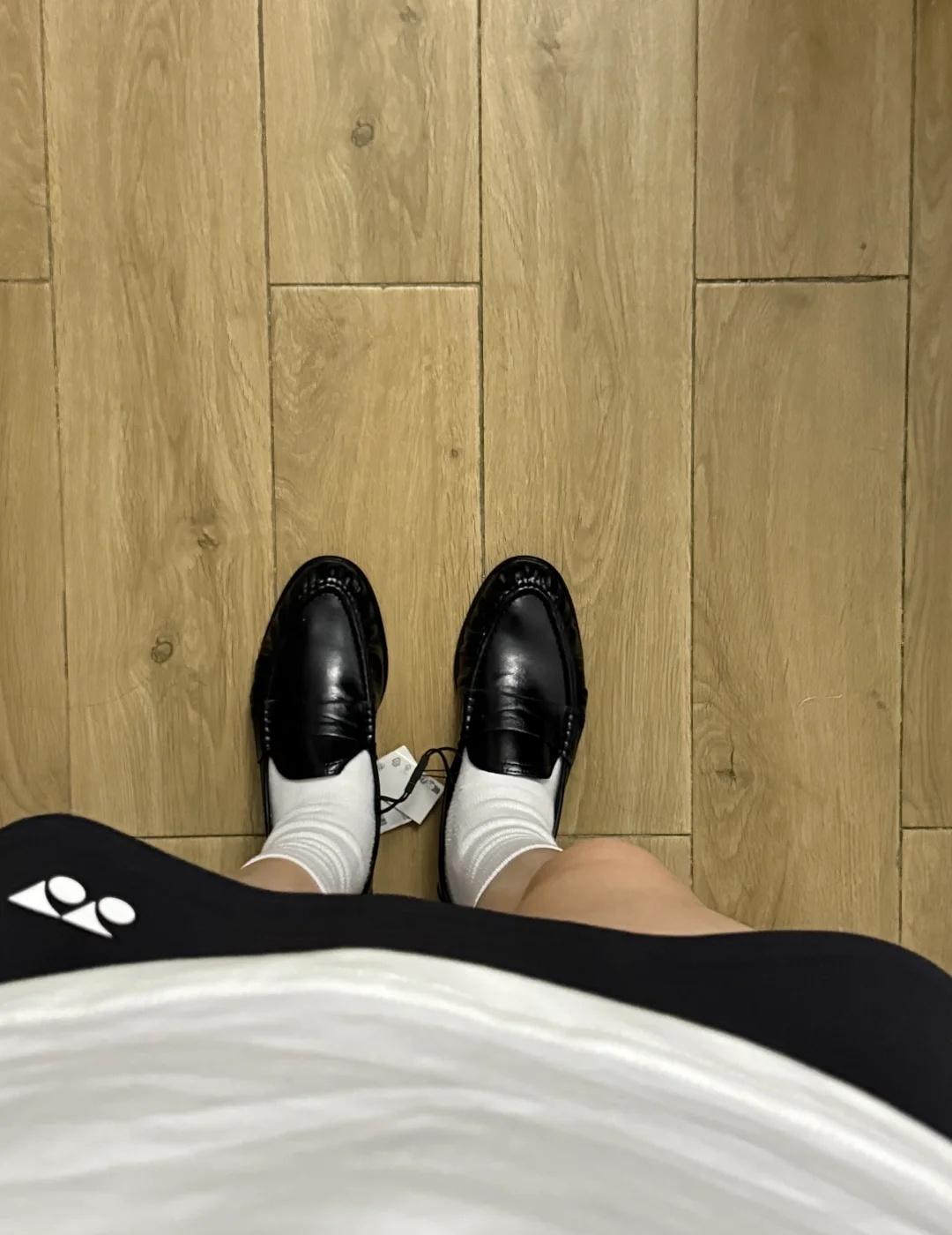 闷声买鞋｜ZARA乐福鞋实拍👞
全网推的therow平替zara
蹲了半年终于
