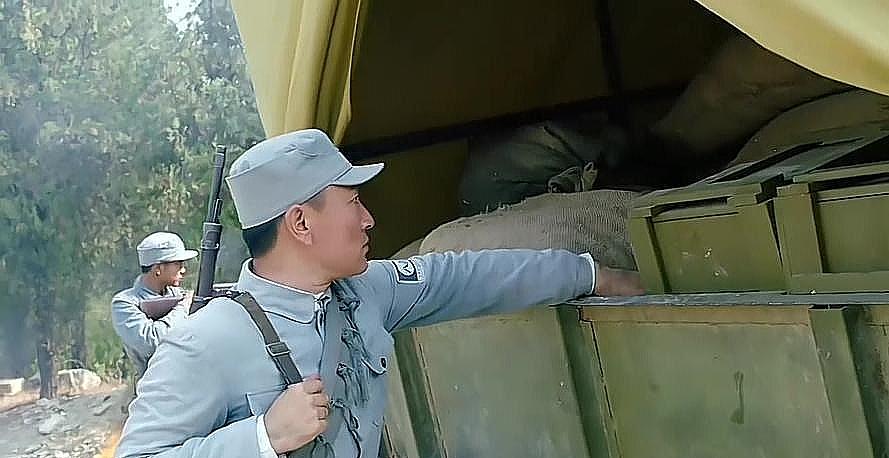 1943年，王近山抗命歼灭13车日军，清点战利品时，却发现不对劲儿：全是军刀，枪