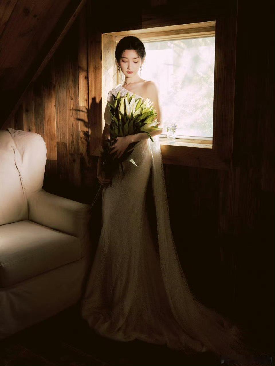 毛晓彤 白月光， 这个美女姐姐红毯限时营业啦🌻一整个氛围感直接拉满～仙气飘飘[