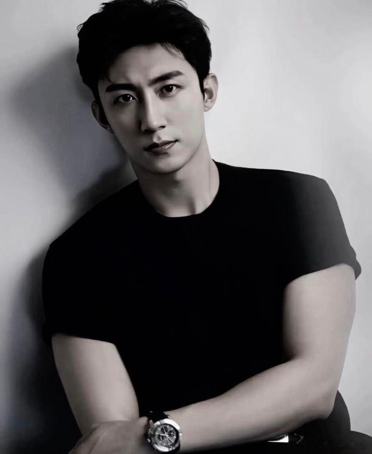 黄景瑜粉丝的“分裂式应援”太绝！男粉喊“老公”让全场静止，女粉立马用“黄sir”