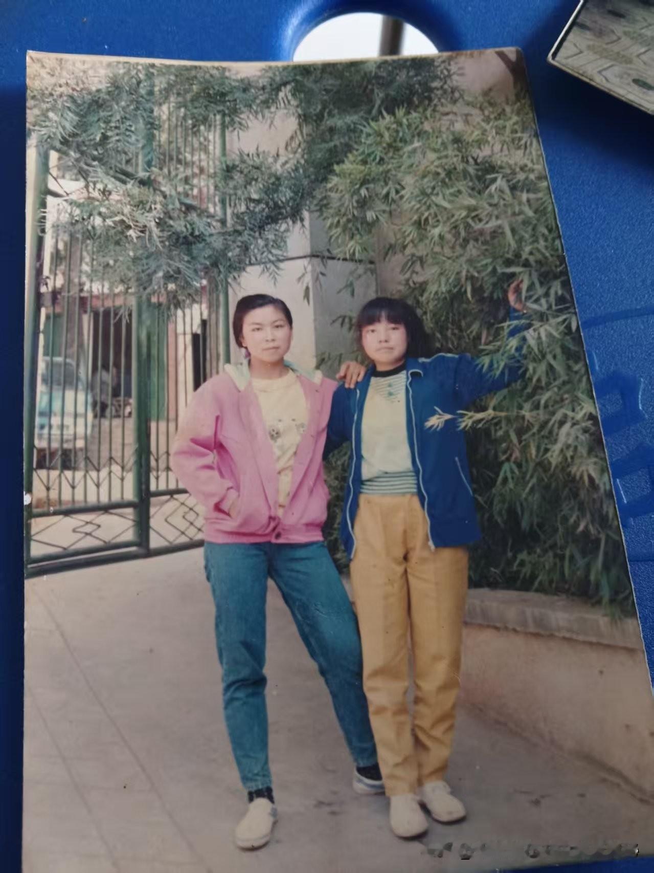高考结束后的那个暑假，像一下子被拉长了，长到足够把所有紧绷的日子都轻轻放下。最想