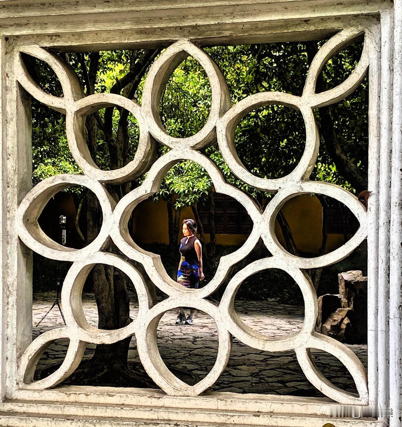 窗花
丽人
～拍于北寺塔