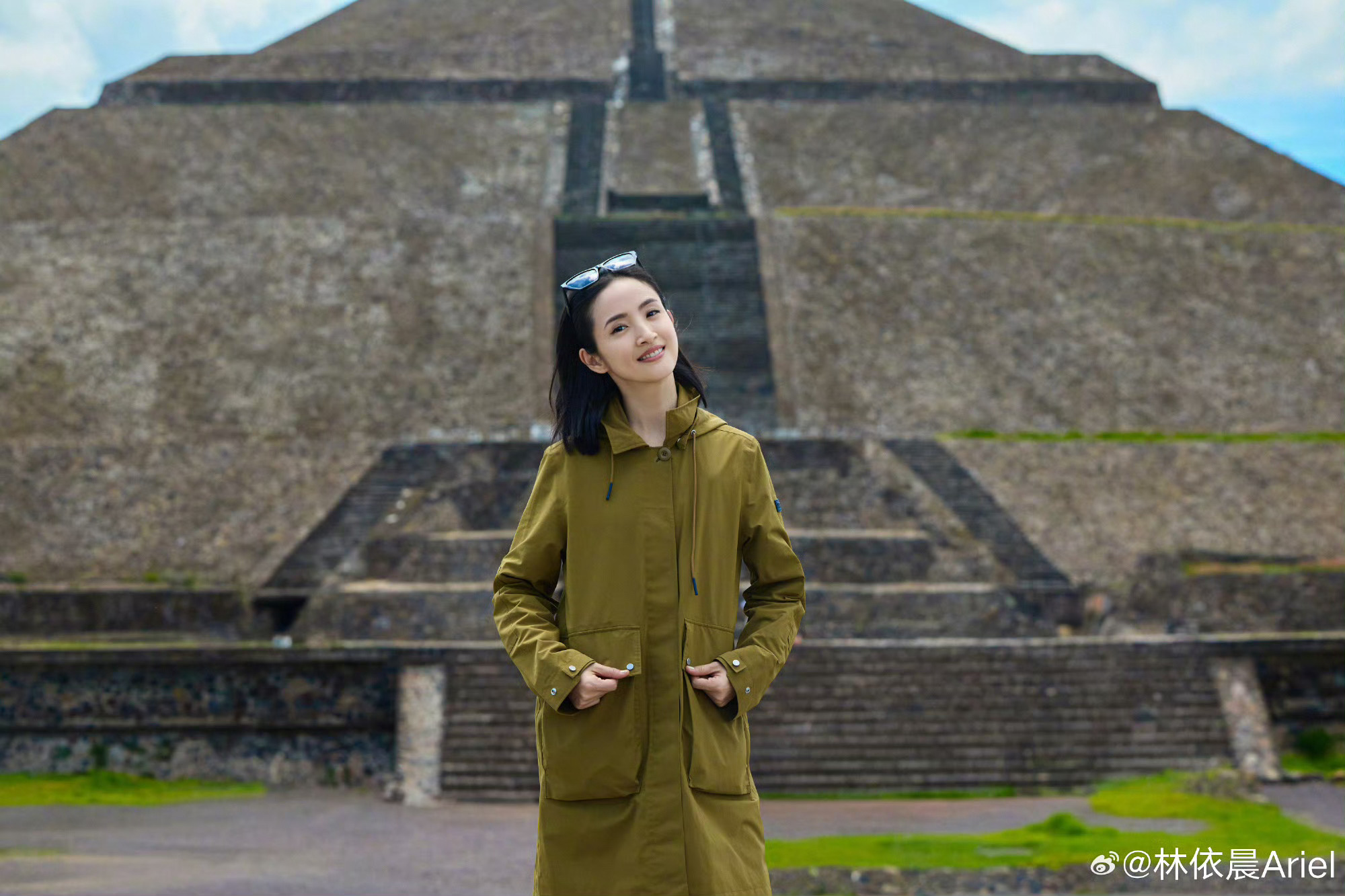 林依晨开心成袁湘琴了花儿与少年看到热气球那股又惊喜又手忙脚乱的样子！笑得眼睛都弯