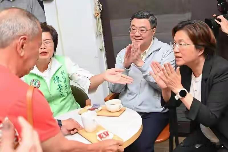 国民党党内缺乏强约束力，郑丽文面对各路地方诸侯，统合工作举步维艰。

周三国民党