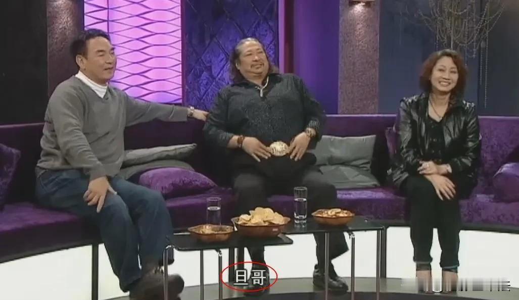 元奎的成名可以说是个奇迹，他小时候O型腿，虽然训练非常刻苦，但很多戏曲动作始终难