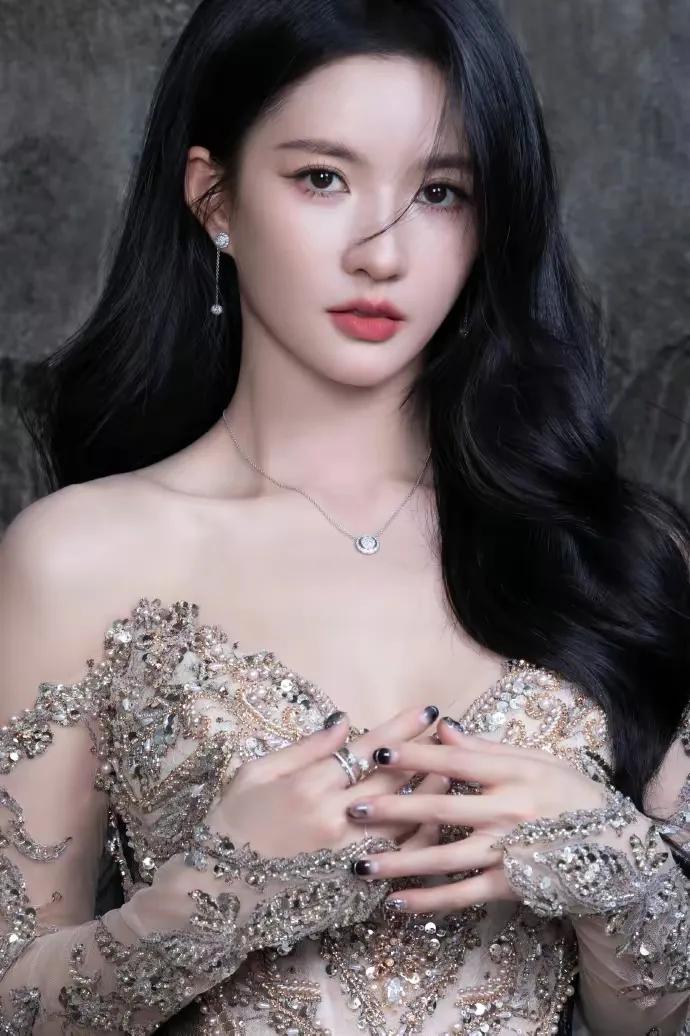 #女星谁最美？# #哪位女神惊艳# #女明星高清美图# #刘些宁#