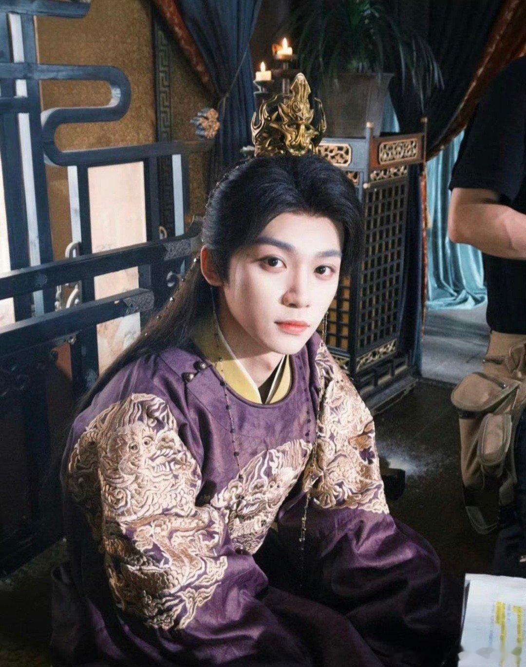 梓渝田栩宁的古装正面造型在生图里很耐看，没修过的样子透着古韵。不是惊艳四座的类型