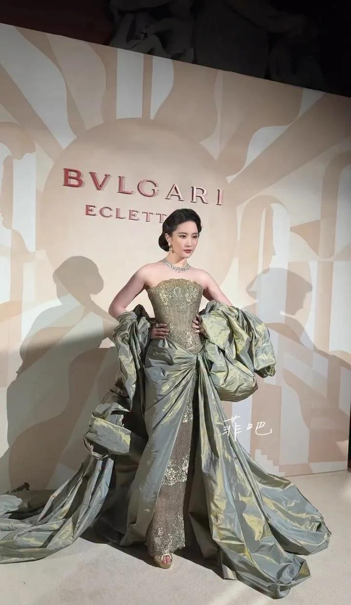 刘亦菲亮相宝格丽活动‼️太美了
刘亦菲  亮相BVLGARI Eclettica