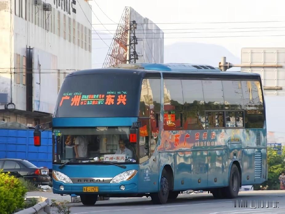 广东广州市曾经的省际长途线路（十二），不知还有多少在跑？
东兴—广州
南京—广州