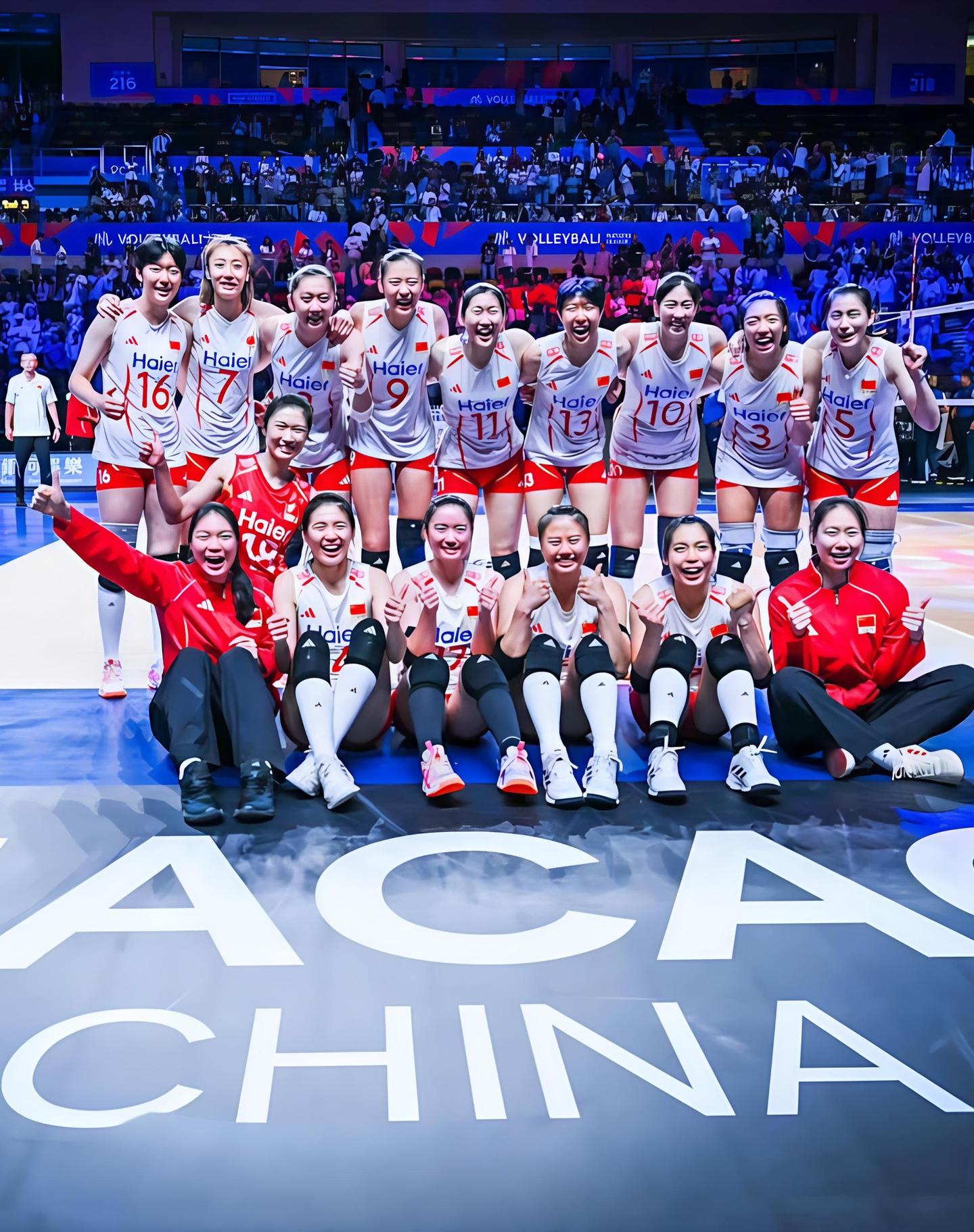 中国女排五局逆转美国，晋级四强！🏐 五局鏖战！中国女排3-2险胜美国...